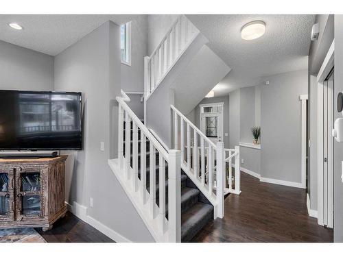 547 Panora Way Nw, Calgary, AB - Indoor Photo Showing Other Room