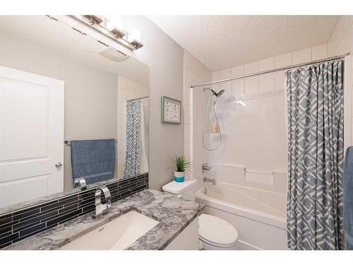 547 Panora Way Nw, Calgary, AB - Indoor Photo Showing Bathroom
