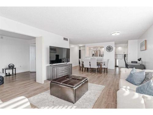 1204-1100 8 Avenue Sw, Calgary, AB - Indoor Photo Showing Living Room