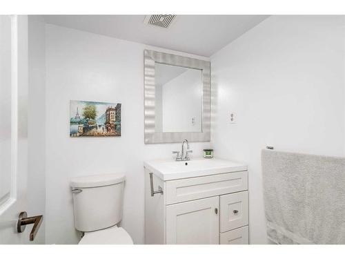 1204-1100 8 Avenue Sw, Calgary, AB - Indoor Photo Showing Bathroom