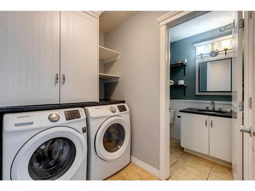 6904 Silver Springs Road Nw, Calgary, AB - Indoor Photo Showing Laundry Room