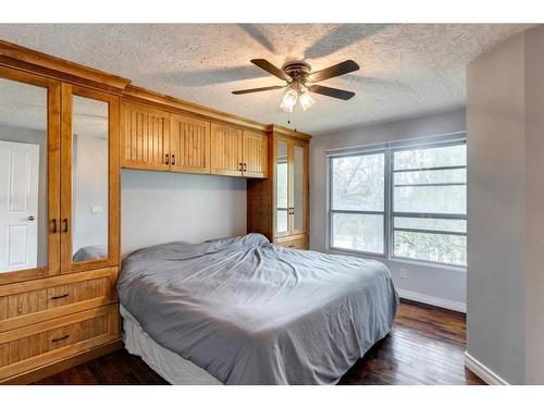 6904 Silver Springs Road Nw, Calgary, AB - Indoor Photo Showing Bedroom