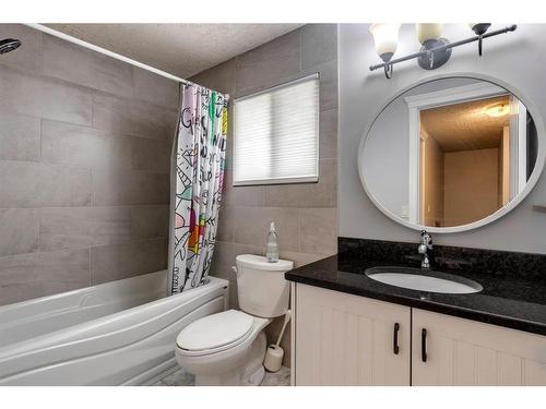 6904 Silver Springs Road Nw, Calgary, AB - Indoor Photo Showing Bathroom