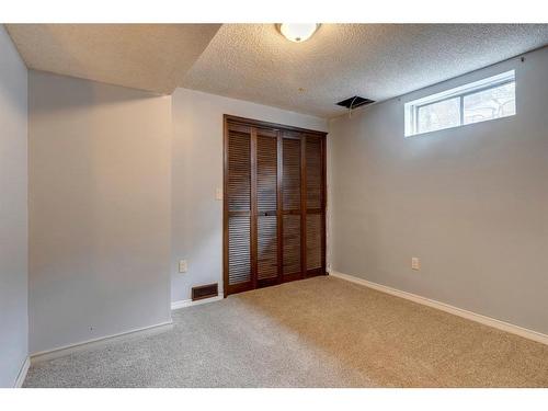 6904 Silver Springs Road Nw, Calgary, AB - Indoor Photo Showing Other Room