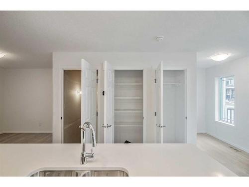 27 Carringwood Manor Nw, Calgary, AB - Indoor Photo Showing Kitchen