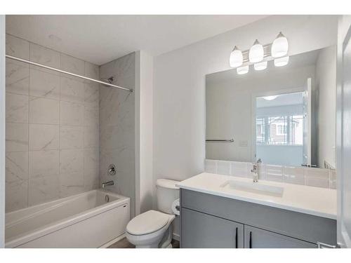 27 Carringwood Manor Nw, Calgary, AB - Indoor Photo Showing Bathroom