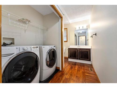 35 Harvest Park Circle Ne, Calgary, AB - Indoor Photo Showing Laundry Room