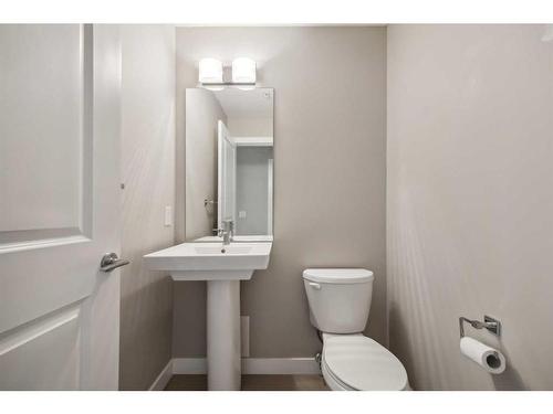 302-607 17 Avenue Nw, Calgary, AB - Indoor Photo Showing Bathroom