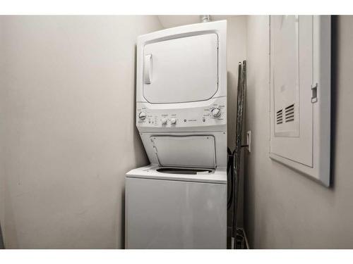 302-607 17 Avenue Nw, Calgary, AB - Indoor Photo Showing Laundry Room