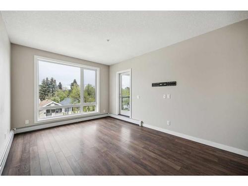 302-607 17 Avenue Nw, Calgary, AB - Indoor Photo Showing Other Room