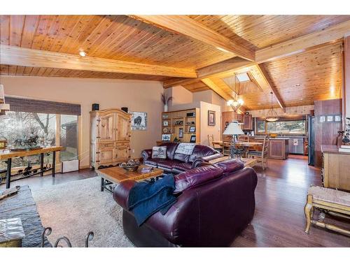 242197 64 Street West, Rural Foothills County, AB - Indoor Photo Showing Living Room