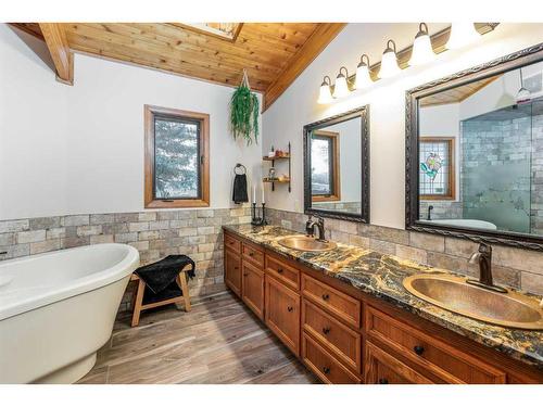 242197 64 Street West, Rural Foothills County, AB - Indoor Photo Showing Bathroom