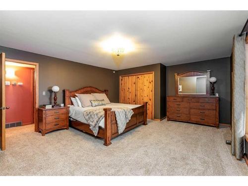 242197 64 Street West, Rural Foothills County, AB - Indoor Photo Showing Bedroom