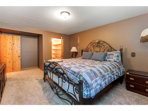 242197 64 Street West, Rural Foothills County, AB - Indoor Photo Showing Bedroom