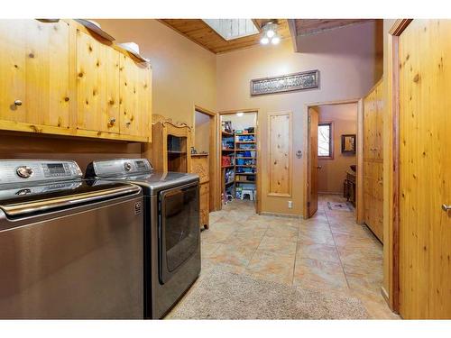 242197 64 Street West, Rural Foothills County, AB - Indoor Photo Showing Laundry Room