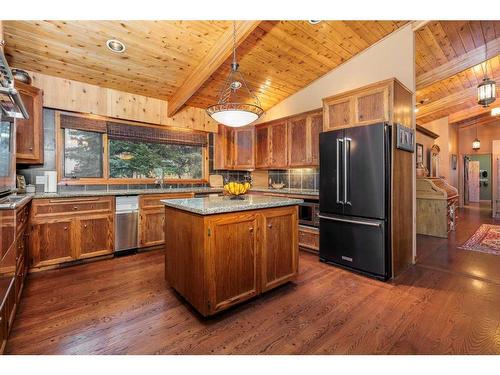 242197 64 Street West, Rural Foothills County, AB - Indoor Photo Showing Kitchen