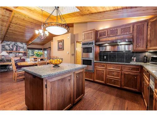 242197 64 Street West, Rural Foothills County, AB - Indoor Photo Showing Kitchen