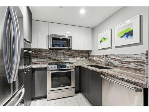 301-510 6 Avenue Se, Calgary, AB - Indoor Photo Showing Kitchen With Stainless Steel Kitchen With Double Sink With Upgraded Kitchen