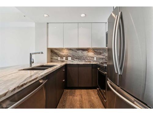 301-510 6 Avenue Se, Calgary, AB - Indoor Photo Showing Kitchen With Stainless Steel Kitchen With Double Sink With Upgraded Kitchen