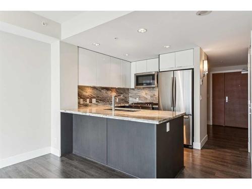 301-510 6 Avenue Se, Calgary, AB - Indoor Photo Showing Kitchen With Upgraded Kitchen