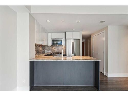 301-510 6 Avenue Se, Calgary, AB - Indoor Photo Showing Kitchen With Stainless Steel Kitchen With Upgraded Kitchen