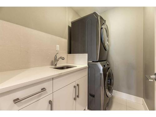 1930 Bowness Road Nw, Calgary, AB - Indoor Photo Showing Laundry Room