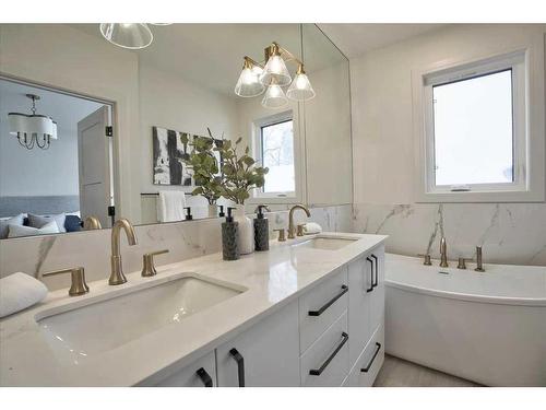 2222 5 Street Sw, Calgary, AB - Indoor Photo Showing Bathroom