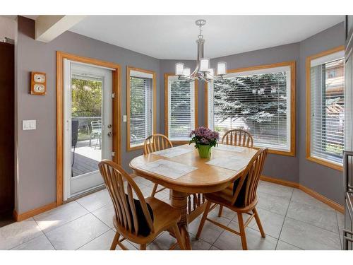 420 Country Hills Court Nw, Calgary, AB - Indoor Photo Showing Dining Room