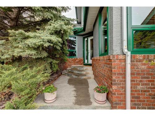 420 Country Hills Court Nw, Calgary, AB - Outdoor