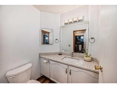 111 Wood Valley Bay Sw, Calgary, AB - Indoor Photo Showing Bathroom