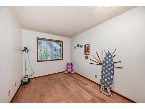 111 Wood Valley Bay Sw, Calgary, AB - Indoor Photo Showing Other Room