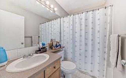 129 Tuscany Valley Green Nw, Calgary, AB - Indoor Photo Showing Bathroom