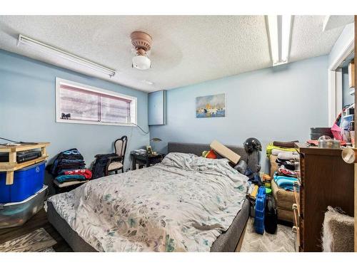220 Abinger Crescent Ne, Calgary, AB - Indoor Photo Showing Bedroom