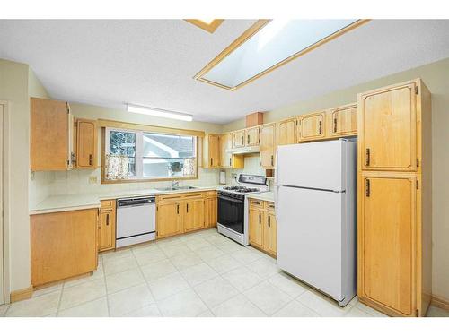 4211 Vandyke Place Nw, Calgary, AB - Indoor Photo Showing Kitchen With Double Sink