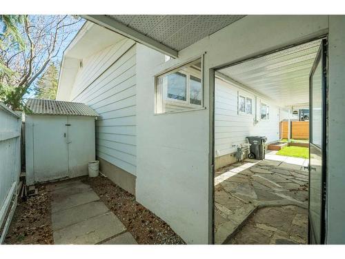 4211 Vandyke Place Nw, Calgary, AB - Outdoor With Exterior
