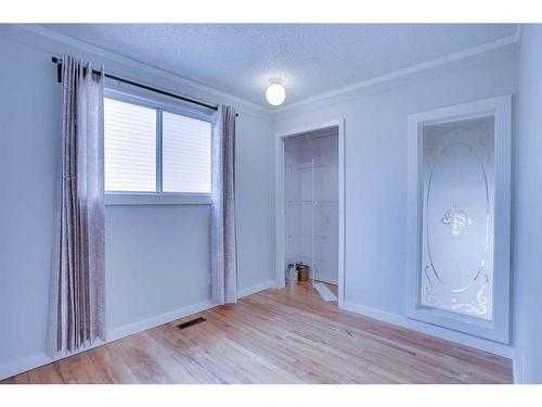 7920 Ranchview Drive Nw, Calgary, AB - Indoor Photo Showing Other Room