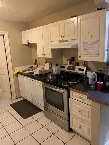 4-6827 Centre Street Nw, Calgary, AB - Indoor Photo Showing Kitchen