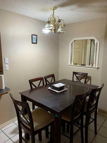 4-6827 Centre Street Nw, Calgary, AB - Indoor Photo Showing Dining Room