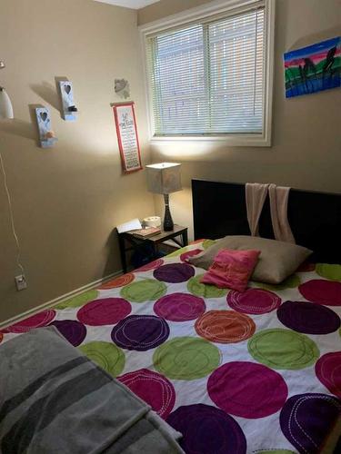 4-6827 Centre Street Nw, Calgary, AB - Indoor Photo Showing Bedroom