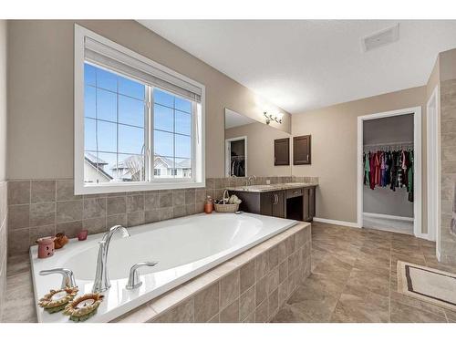 217 Cranarch Close Se, Calgary, AB - Indoor Photo Showing Bathroom