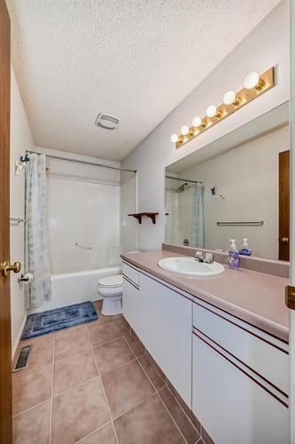 144 Riverglen Drive Se, Calgary, AB - Indoor Photo Showing Bathroom