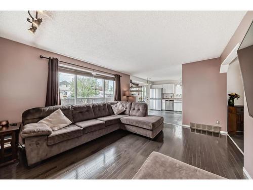 144 Riverglen Drive Se, Calgary, AB - Indoor Photo Showing Living Room