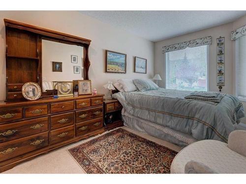 127 Sienna Park Green Sw, Calgary, AB - Indoor Photo Showing Bedroom