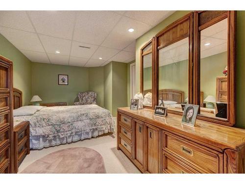 127 Sienna Park Green Sw, Calgary, AB - Indoor Photo Showing Bedroom