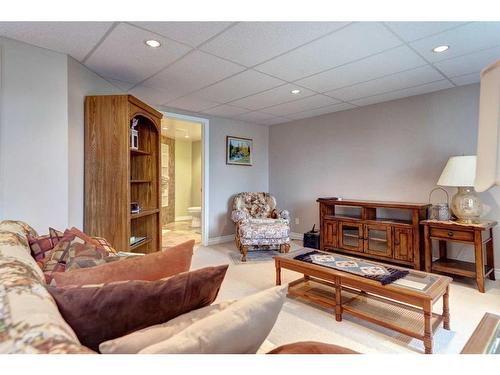 127 Sienna Park Green Sw, Calgary, AB - Indoor Photo Showing Living Room