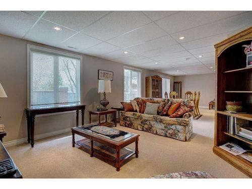 127 Sienna Park Green Sw, Calgary, AB - Indoor Photo Showing Living Room