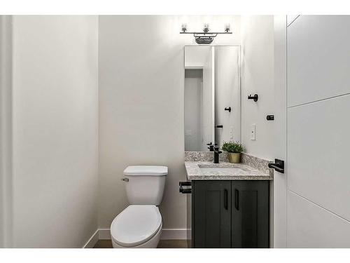 5 Wolf Crescent, Okotoks, AB - Indoor Photo Showing Bathroom