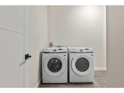 5 Wolf Crescent, Okotoks, AB - Indoor Photo Showing Laundry Room