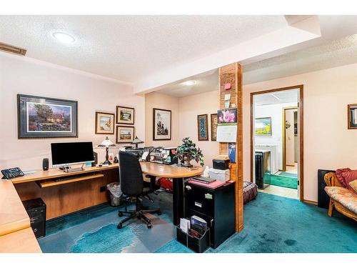 119 Gladstone Gardens Sw, Calgary, AB - Indoor Photo Showing Office
