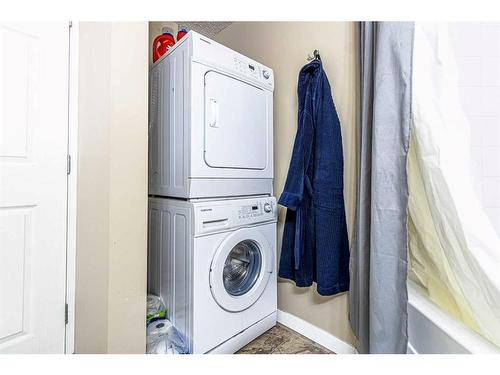 1701-325 3 Street Se, Calgary, AB - Indoor Photo Showing Laundry Room